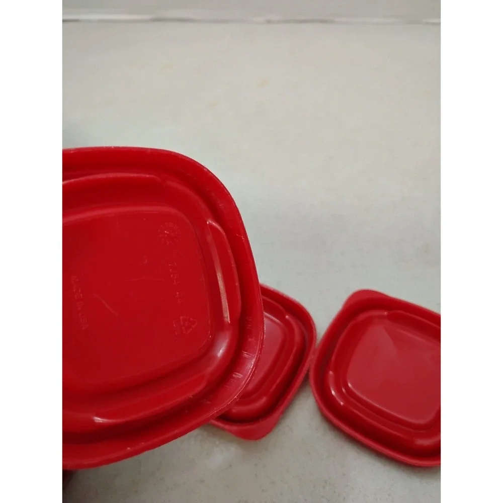 3 Rubbermaid 7J54 Plastic 2